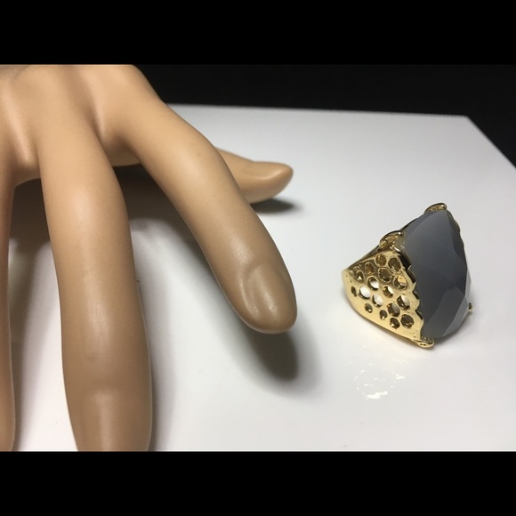 Jewelry - Picture 3 of 7